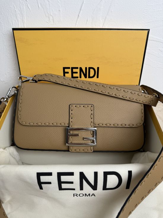 Fendi Baguette Fashion Handbag 600