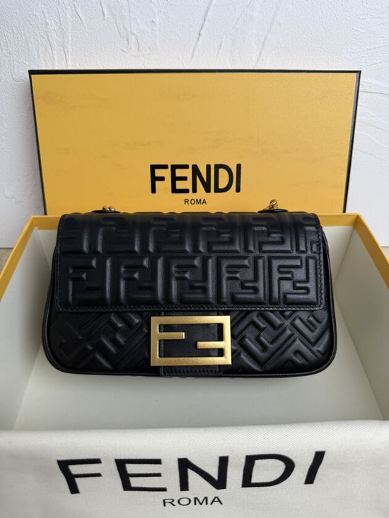 Fendi Baguette Lambskin Chain Handbag 793