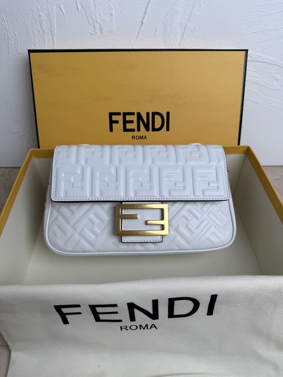 Fendi Baguette Lambskin Chain Handbag 793