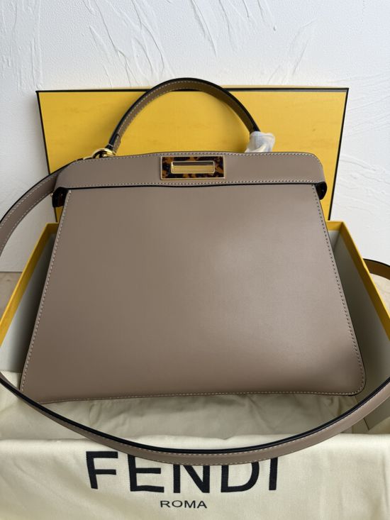 Fendi Peekaboo ISeeU Leather Handbag 8811