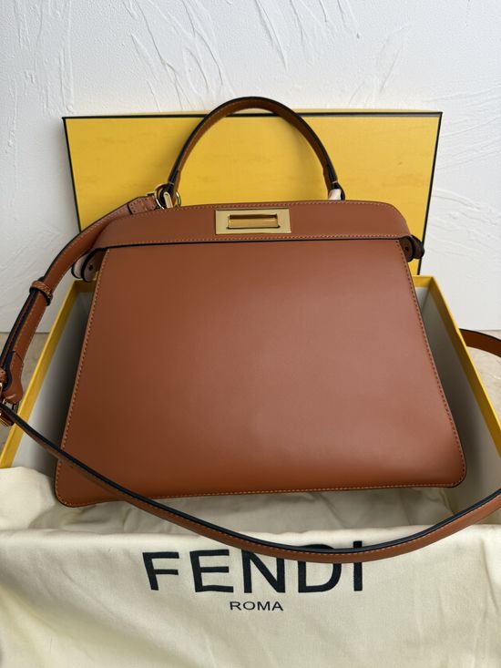 Fendi Peekaboo ISeeU Leather Handbag 8811