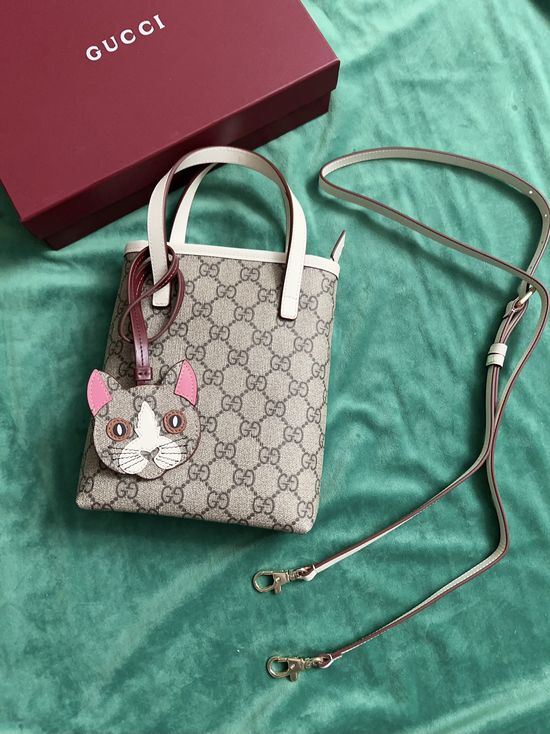 Gucci Handheld Crossbody Bag 831899