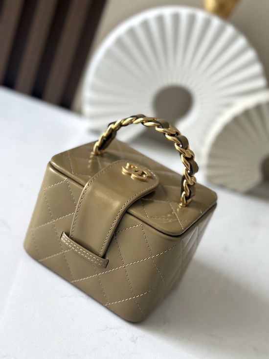 Chanel Vintage Cosmetic Bag Green With Mirror 2227