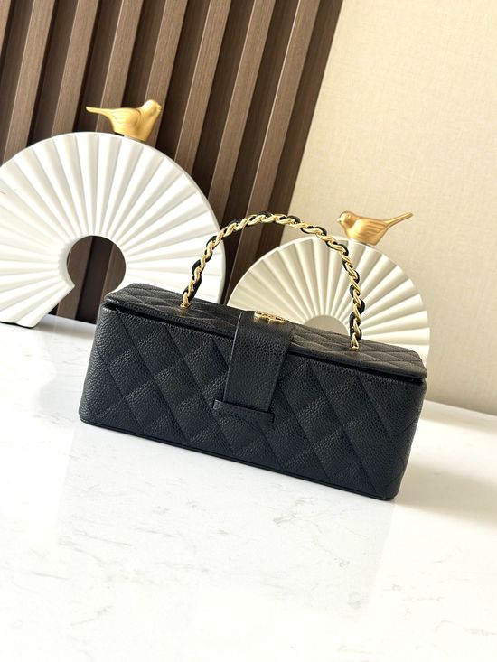 Chanel Vintage Pearl Gold Cosmetic Bag with Mirror 2226 Qiuke