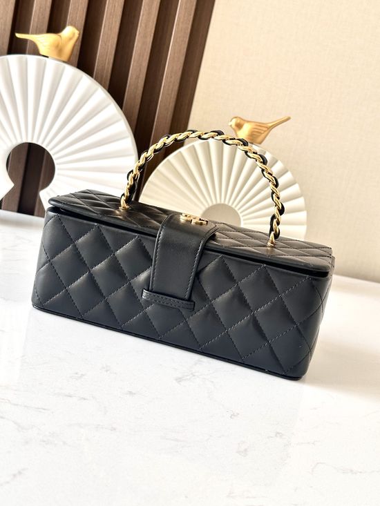 Chanel Vintage Pearl Gold Cosmetic Bag with Mirror 2226 Yangke