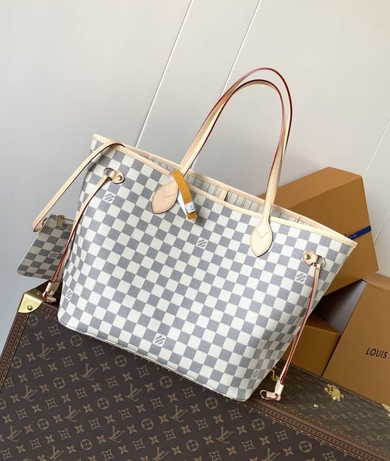 Louis Vuitton LV Neverfull Medium Tote Bag M46987