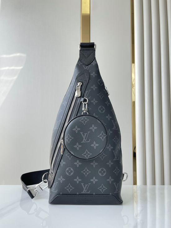 Louis Vuitton TAIIGA Black Monogram Shoulder Bag M30936