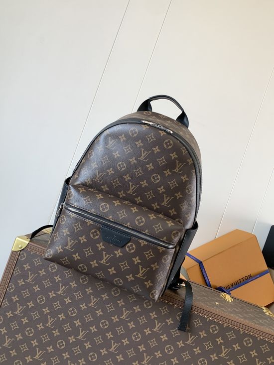 Louis Vuitton Discovery Small Backpack M46684