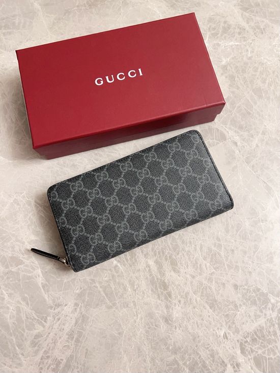 Gucci GG Emblem Grain PVC Wallet 821207
