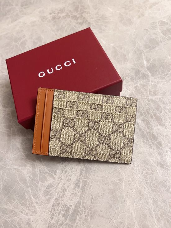 Gucci GG Emblem Pattern Wallet 821208
