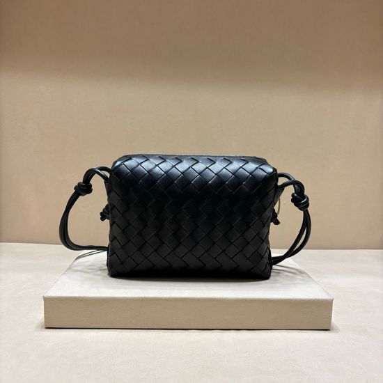 Bottega Veneta Knitted Square Bag Lightweight and Spacious 8802