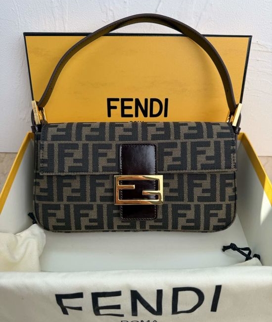Fendi Baguette Classic Leather Shoulder Handbag 3312