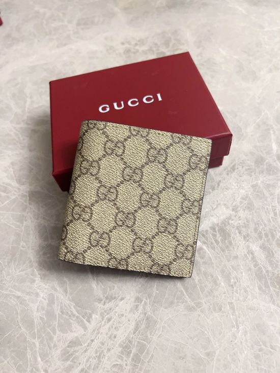 Gucci GG Emblem Classic Pattern Wallet 821206