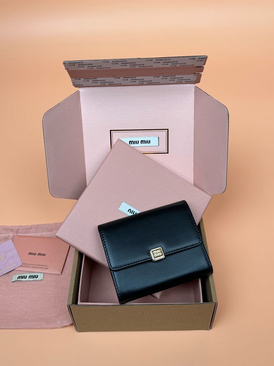 Miu Miu Leather Snap Closure Wallet 5MH033_MM0240