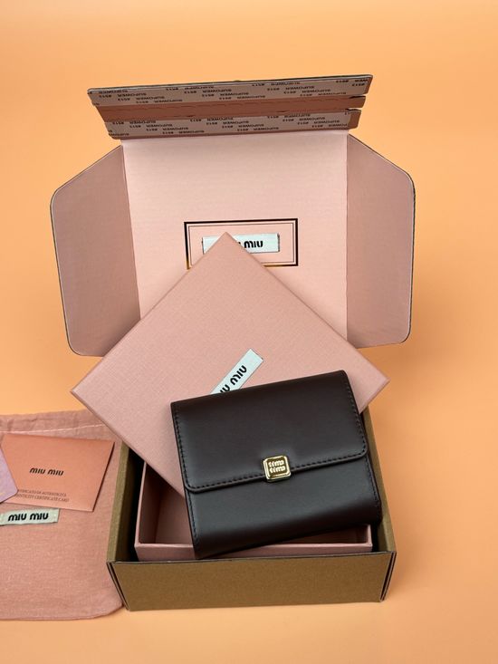 Miu Miu Leather Snap Closure Wallet 5MH033
