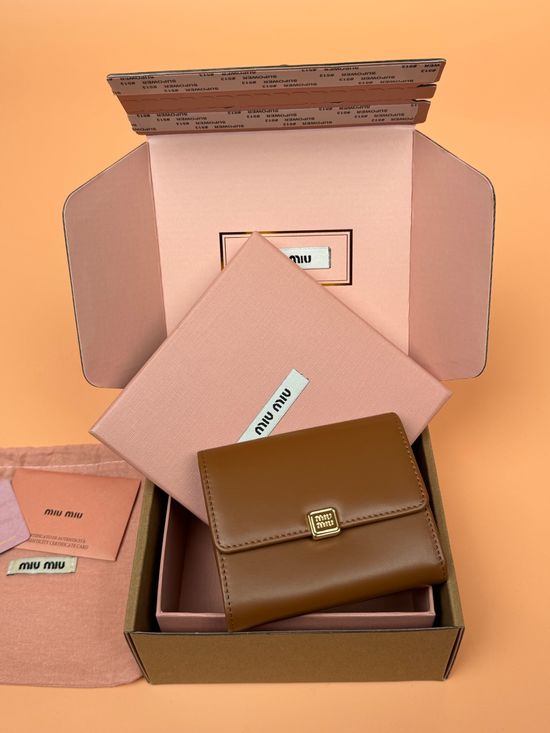 Miu Miu Leather Button Closure Wallet 5MH033