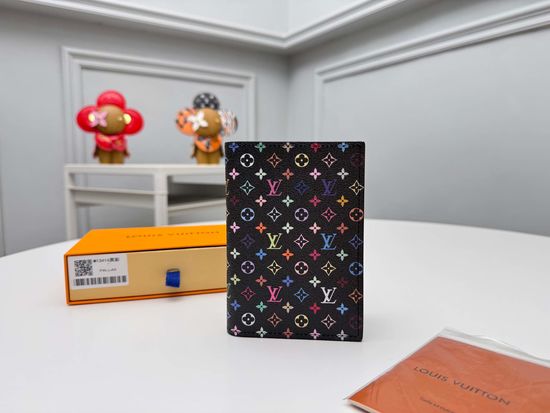 Louis Vuitton Monogram Passport Holder M13414