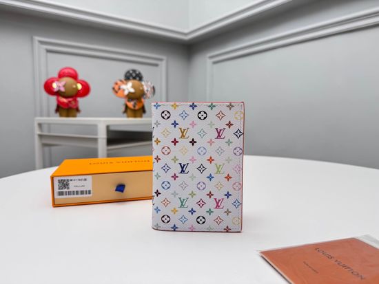 Louis Vuitton Monogram Passport Holder M14178