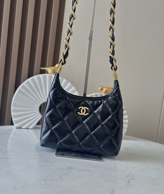 Chanel Lambskin Chain Shoulder Bag 4922