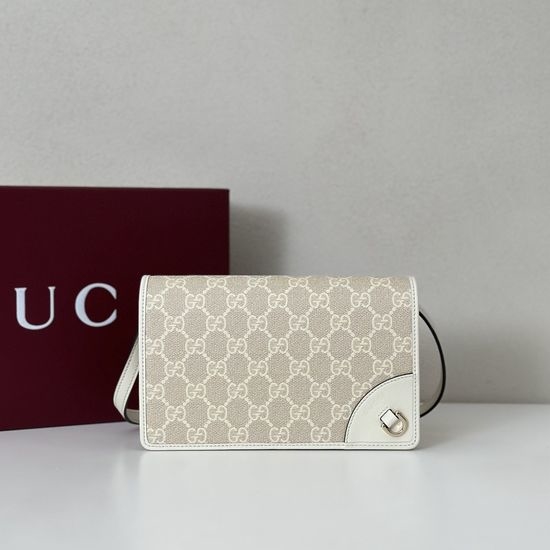 Gucci White Patent Leather Casual Bag 820688