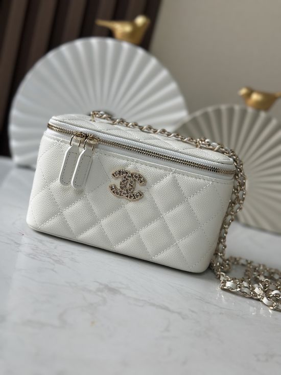 Chanel Heart Diamond Chain Cosmetic Pouch with Mirror 66033