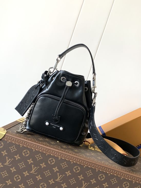 Louis Vuitton Noe Cargo Leather Bucket Bag M13985