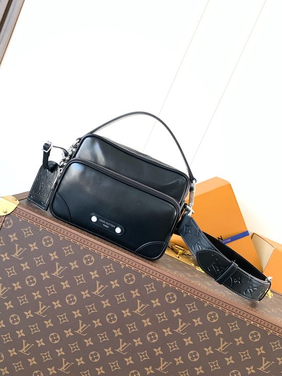 Louis Vuitton Nil Cowhide Handbag M13987
