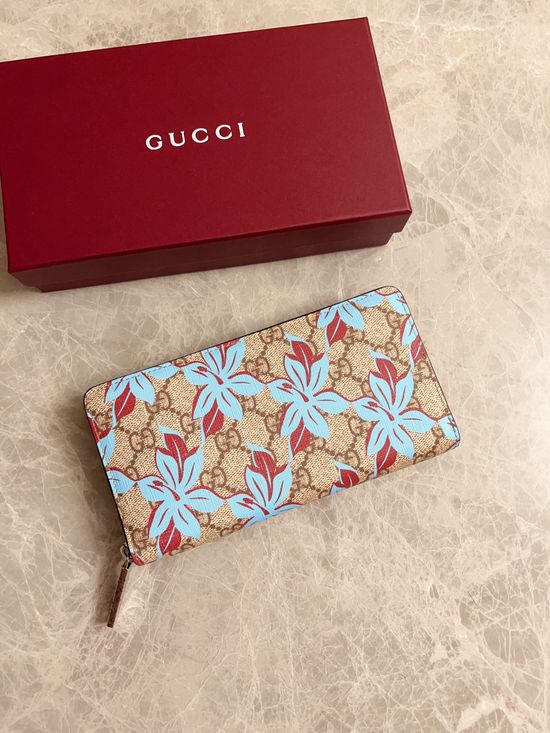 Gucci GG Emblem Printed Wallet 841150