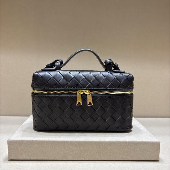 Bottega Veneta Woven Zip Crossbody Bag 789109