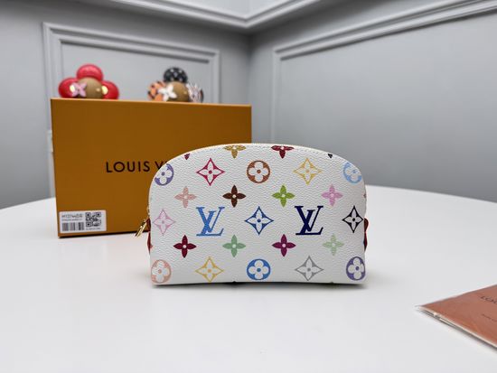 Louis Vuitton Monogram Cosmetic Pouch M13744