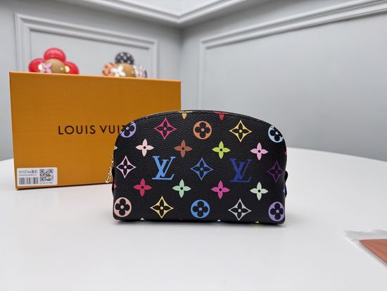 Louis Vuitton Monogram Cosmetic Pouch M13744