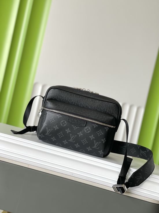 Louis Vuitton OUTDOOR Messenger Bag M30233