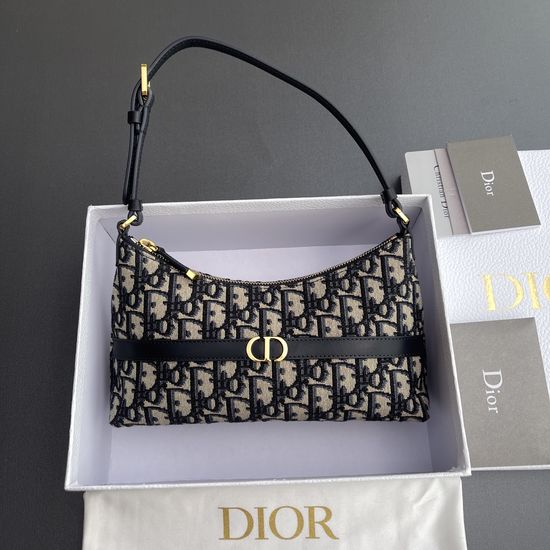 Christian Dior 30 Montaigne Oblique Printed Handbag S2381