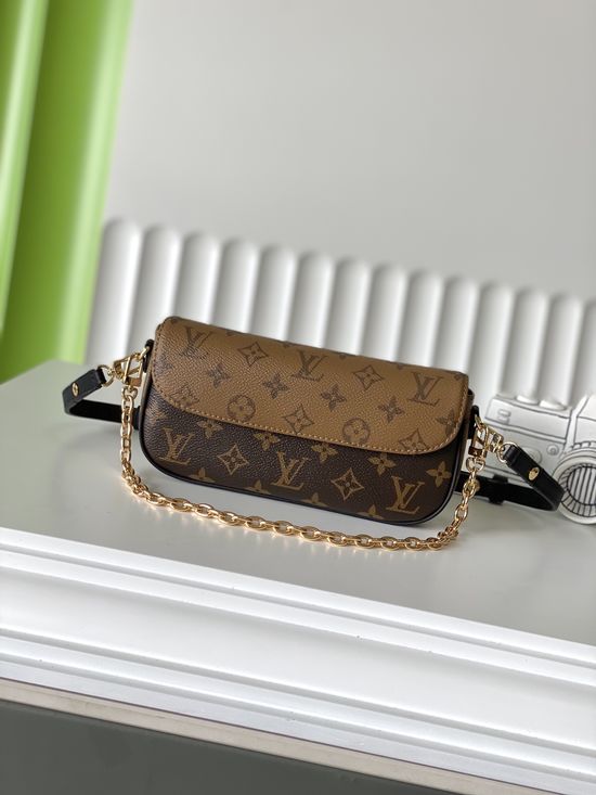 Louis Vuitton Chain Ivy Chain Crossbody Bag M26587