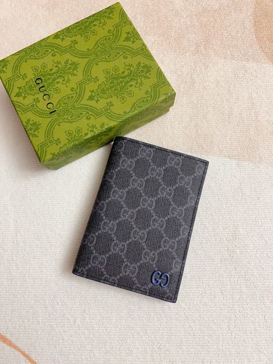 Gucci GG Supreme Canvas Passport Holder 795229