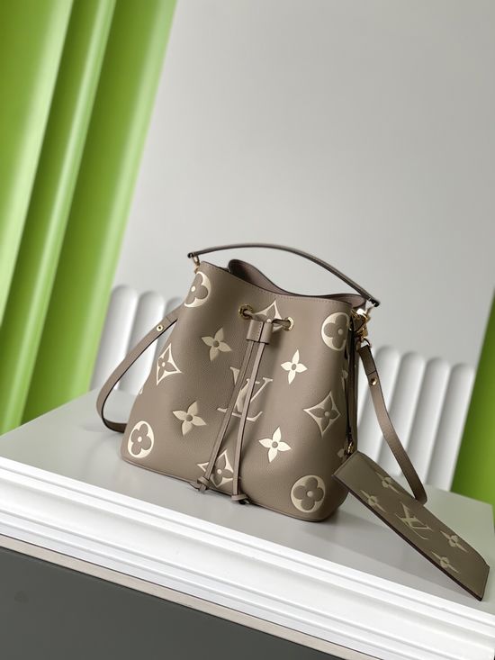 Louis Vuitton Leather Bucket Bag Gray M45555