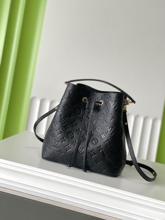Louis Vuitton Leather Bucket Bag Black M45256