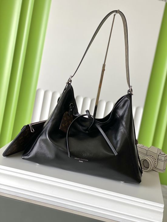 Louis Vuitton Carryall Medium Leather Tote M25143