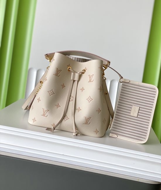 Louis Vuitton LV NEONOE Leather Bucket Bag M14401