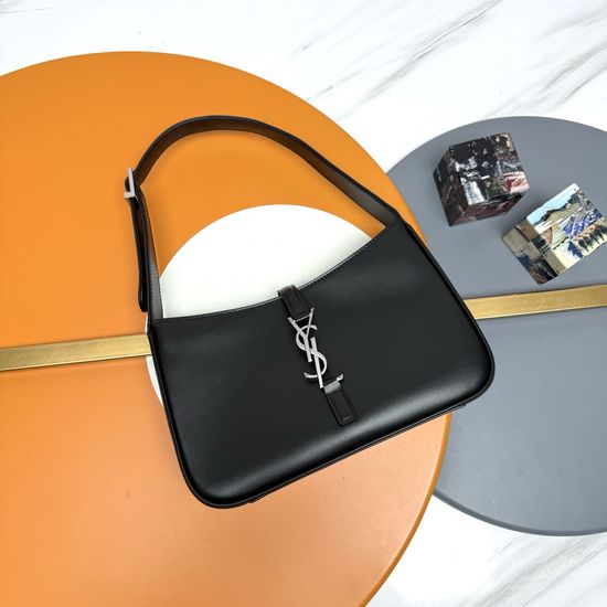 Yves Saint Laurent Le5A7 Smooth Leather Shoulder Bag 657228.Zx