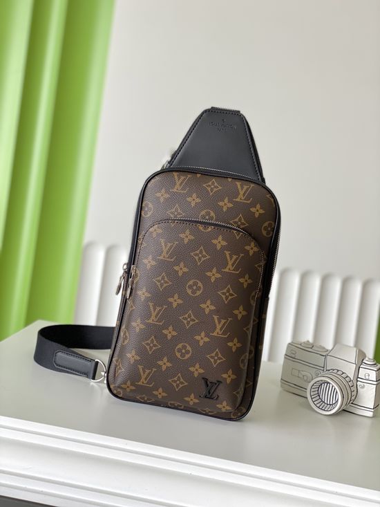 Louis Vuitton Monogram Shoulder Bag M46327