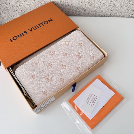 Louis Vuitton Zippy Wallet M13644