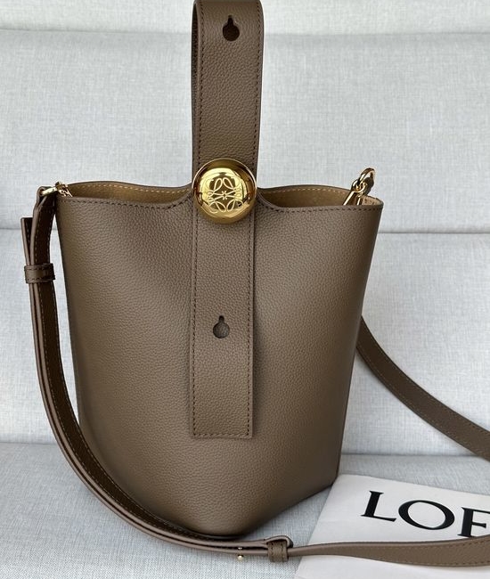 Loewe Pebble Bucket Leather Handbag 332s
