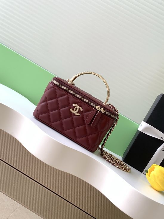 Chanel Vanity Case Lambskin Diamond Logo AP4942