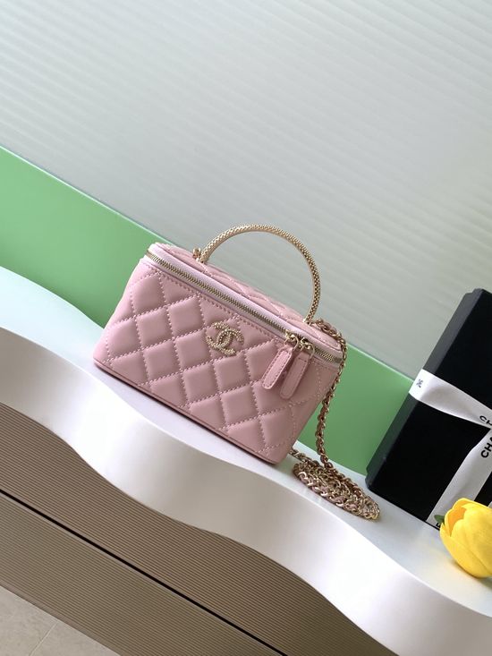 Chanel Vanity Case Lambskin Diamond Logo AP4942