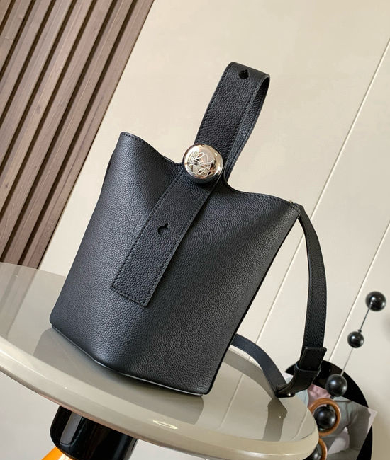 Loewe Pebble Bucket Mini Grain Leather Handbag 9047