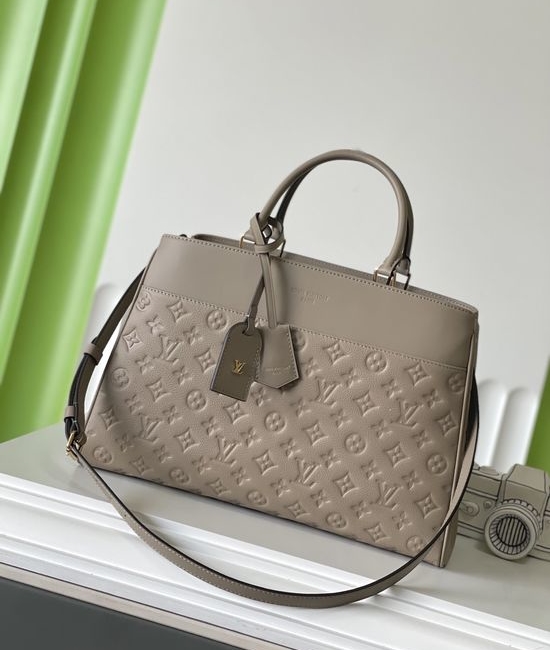 Louis Vuitton LV Premium Leather Avenue MM Handbag M25575