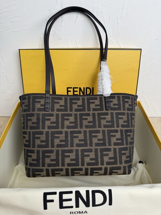 Fendi Baguette Reversible Tote Bag 8BH424