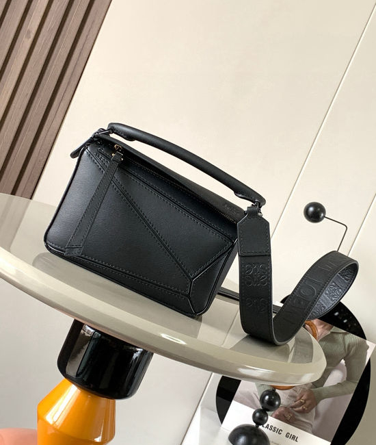 Loewe Puzzle Embossed Shoulder Bag 9020