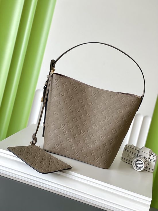 Louis Vuitton ALL IN Leather Bucket Bag M25823